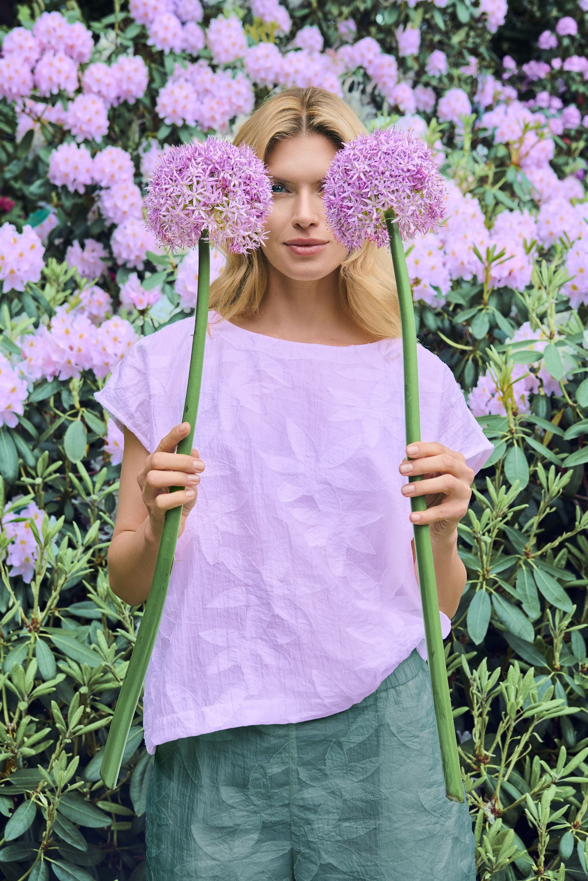 Noen Short Sleeve Flower top with 3d detail 84025