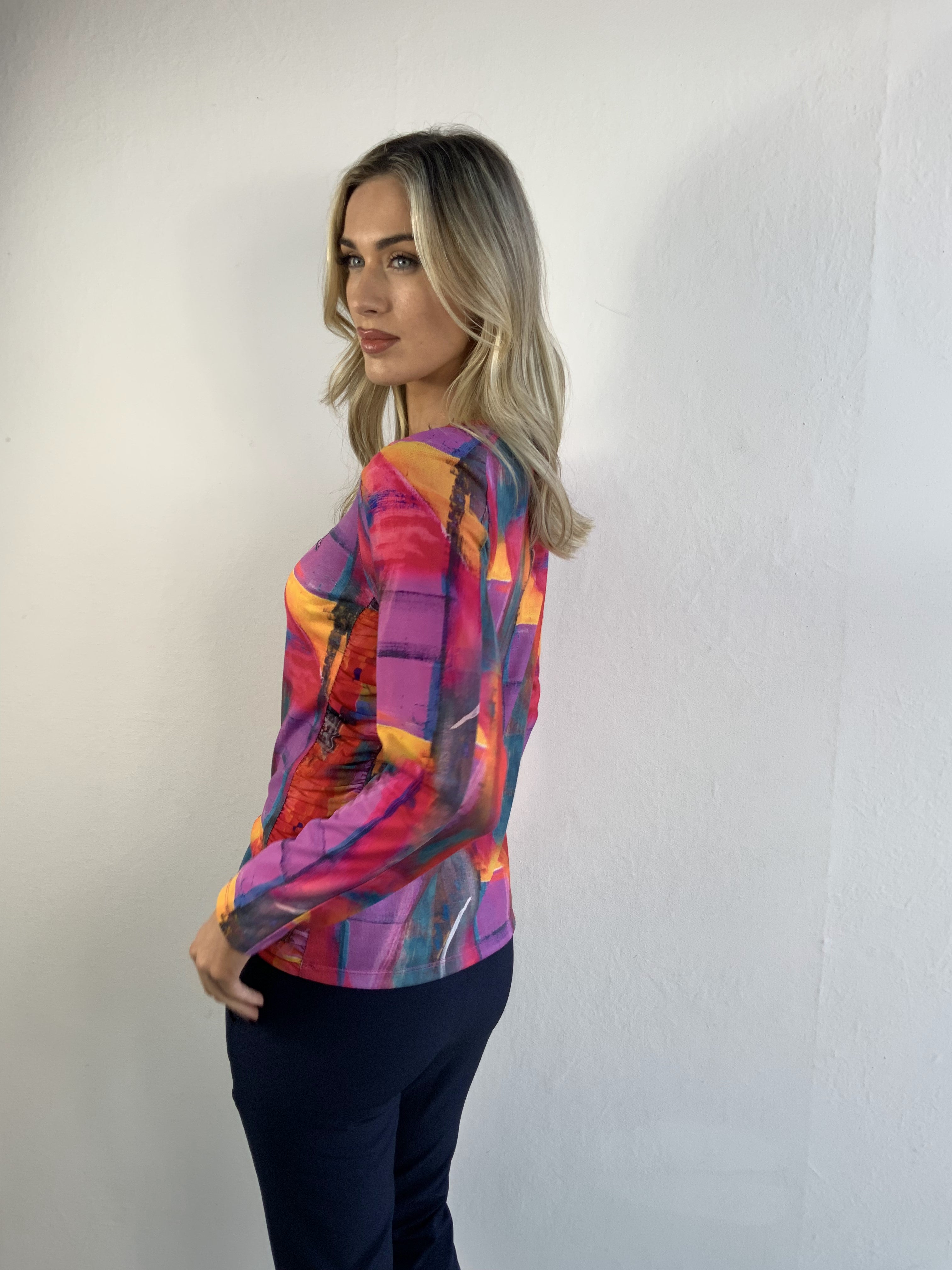 Libra Vibrant print top with Ruched sides and mesh sleeves Lt1953