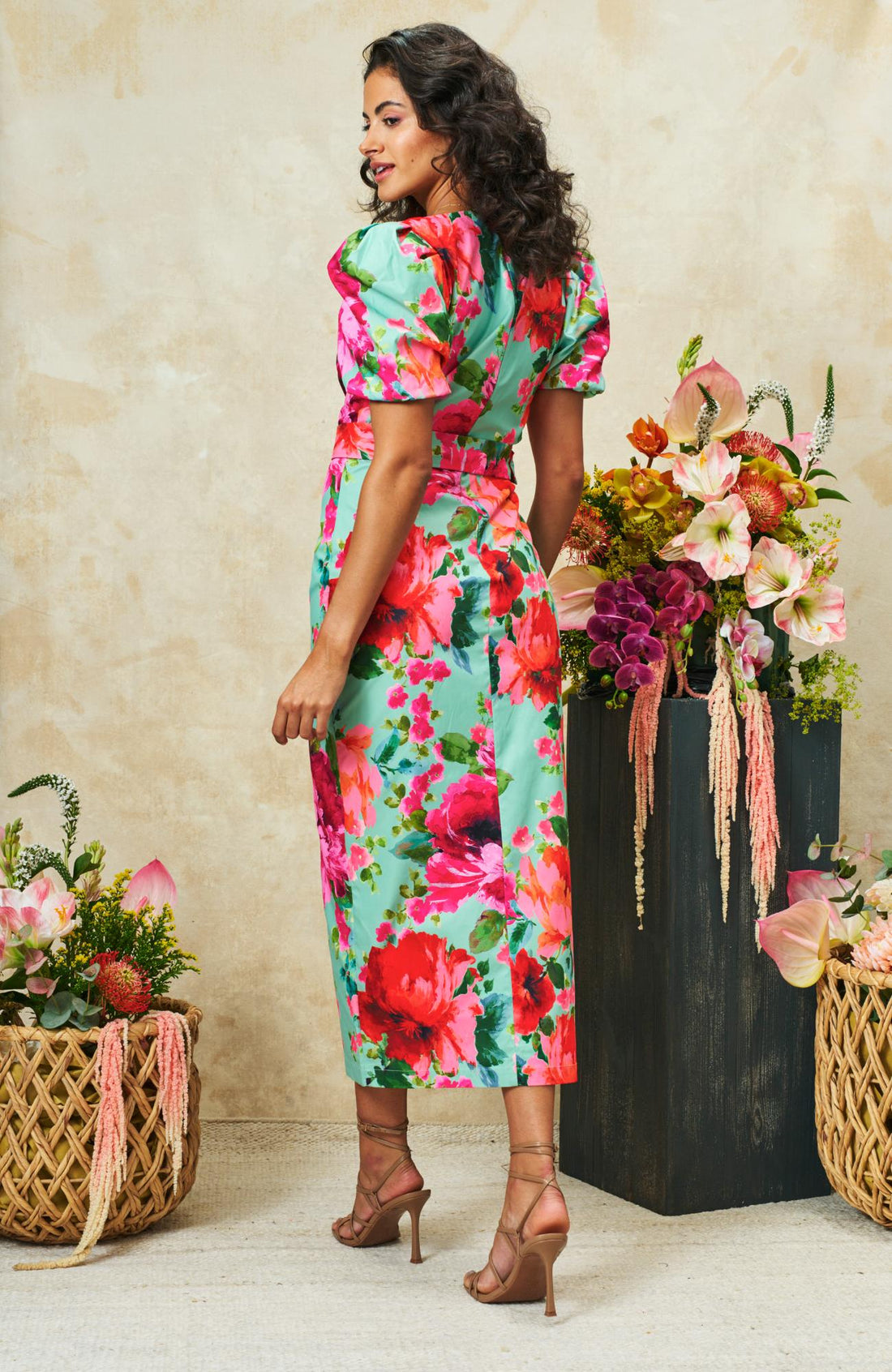 Hope & Ivy The Rowena Puff Sleeve Sweetheart Neckline Pencil Dress