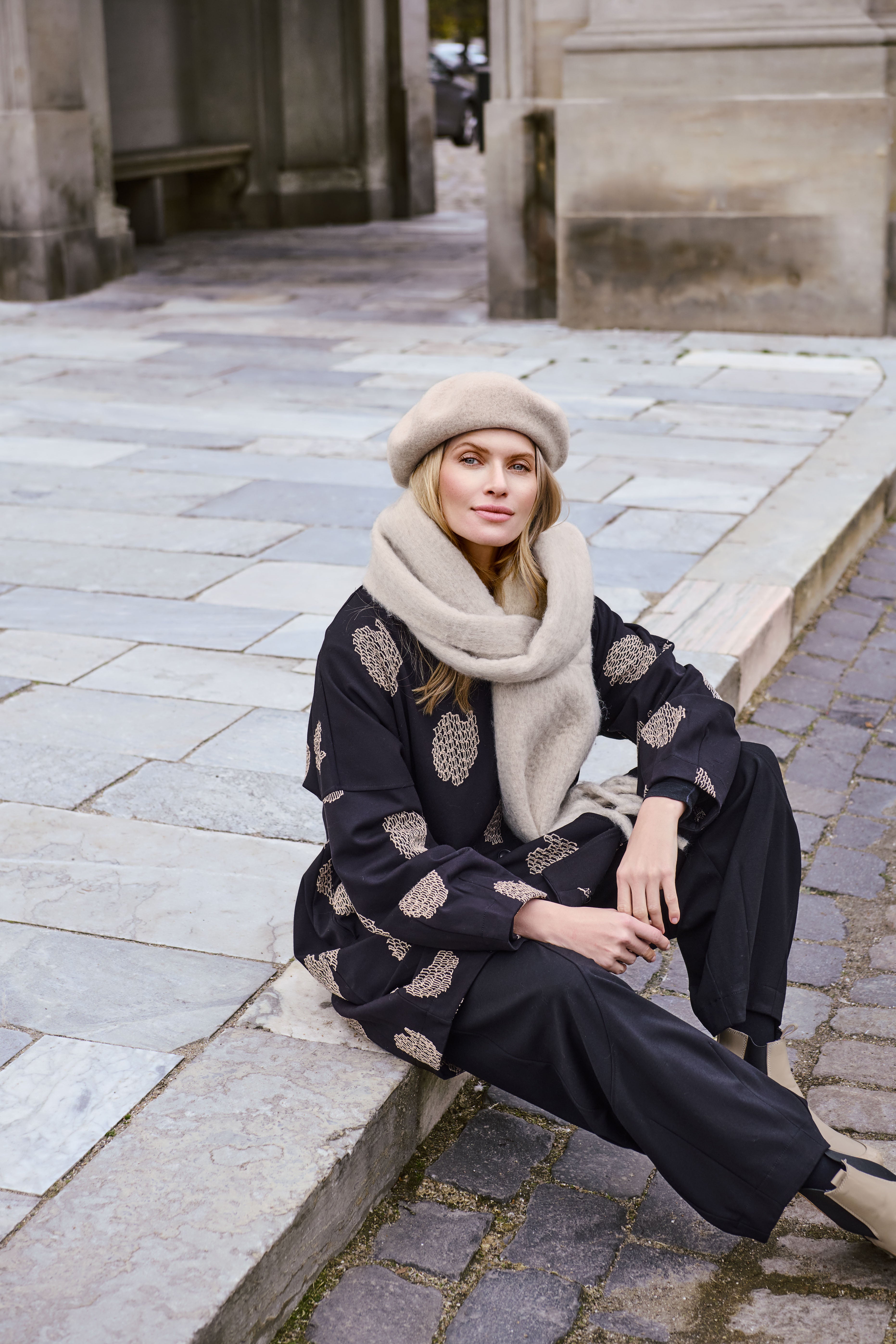 Noen embossed knit coat with pockets 87138