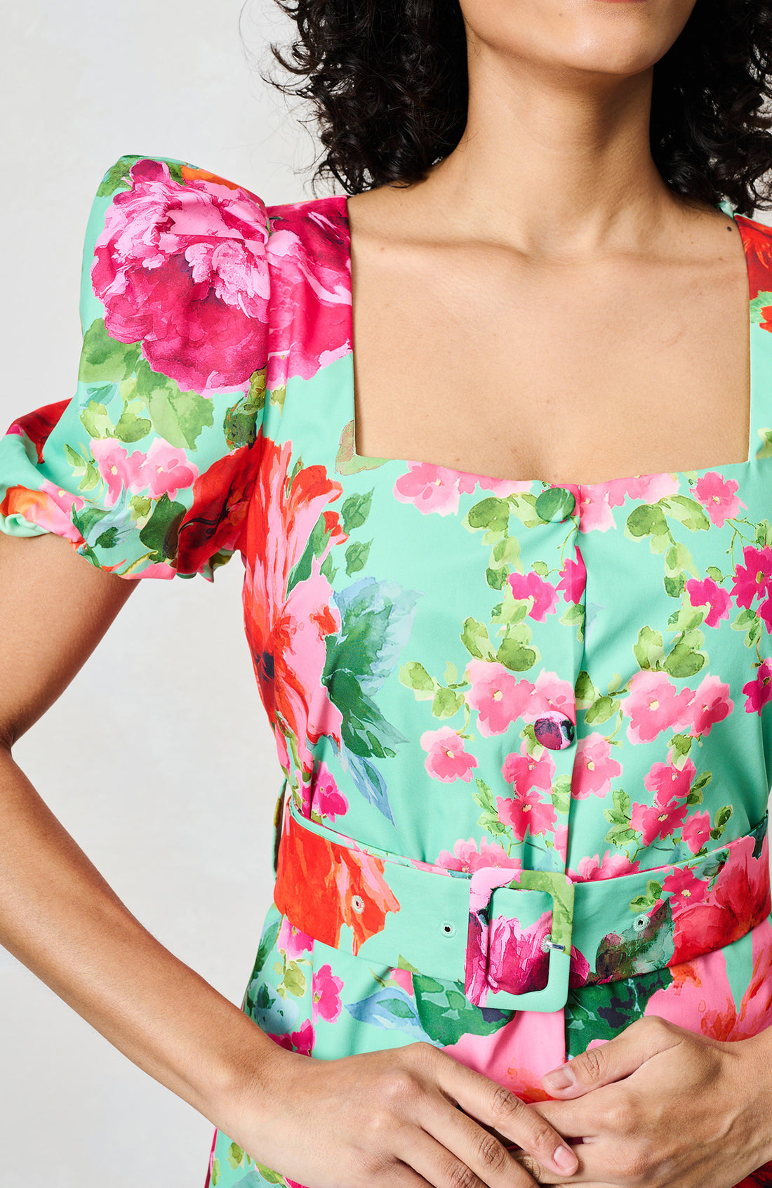 Hope & Ivy The Rowena Puff Sleeve Sweetheart Neckline Pencil Dress