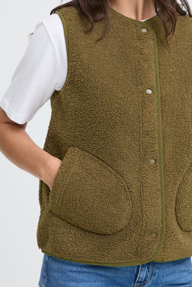 Byoung Teddy Gilet with pockets in Avocado green 20819465 Green
