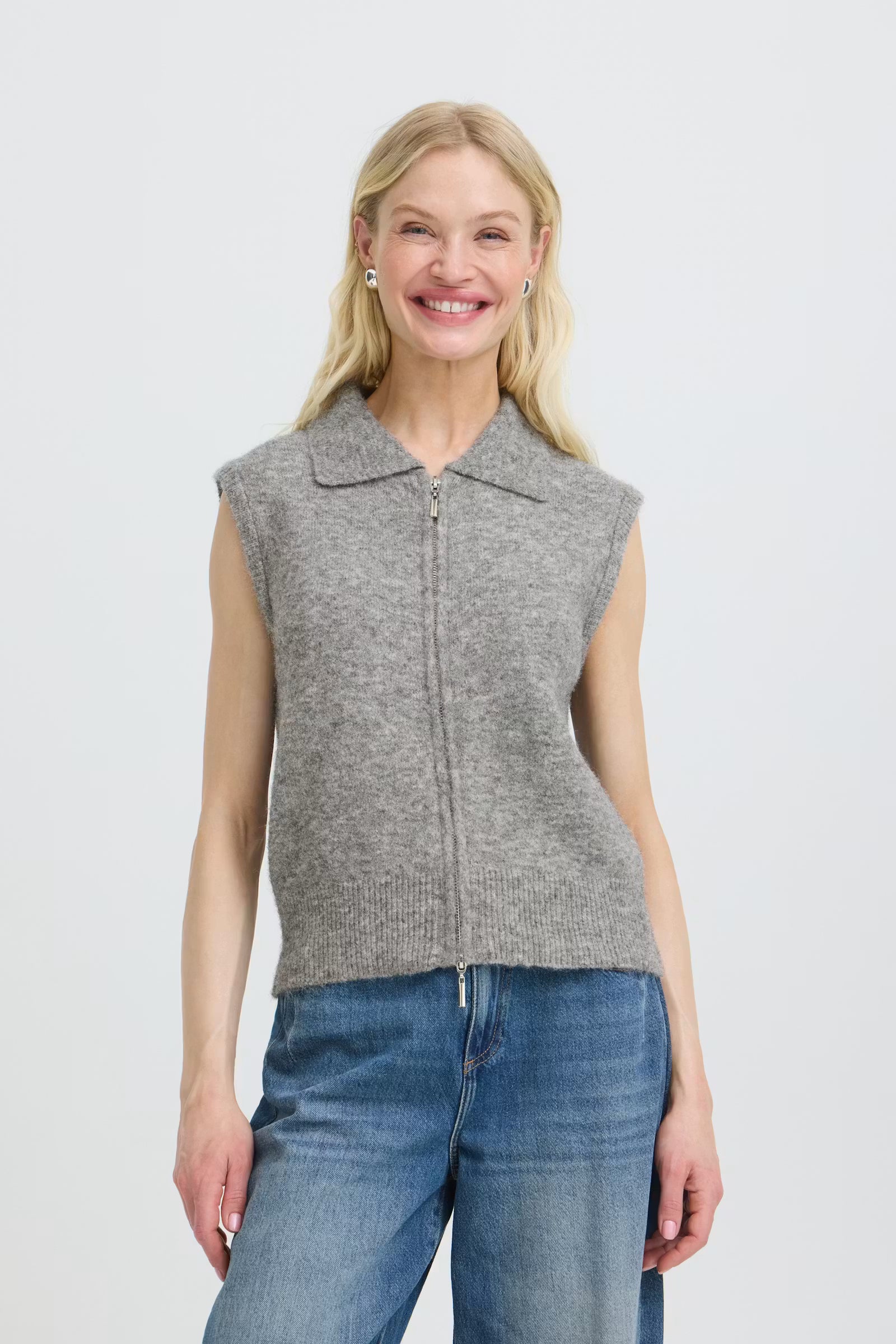 Byoung Omea Knitted Vest with Zip closing in Marl Grey 20819113