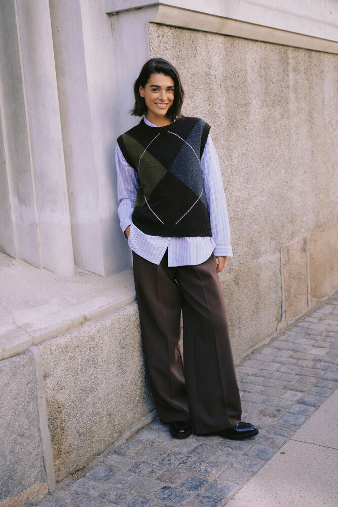 Byoung Argyle round neck sleeveless knit in Green and Brown print 20819497