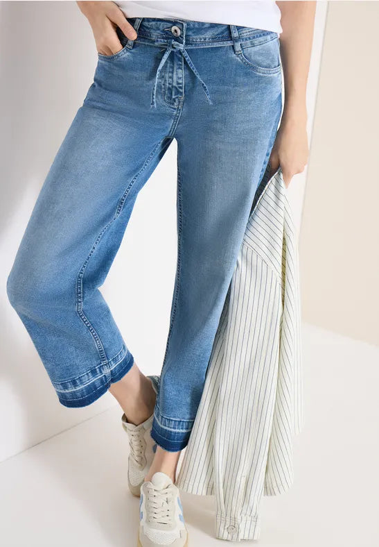 Cecil High waist 26" straight leg jeans with a loose fit 380668