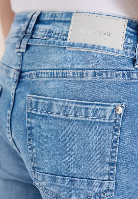 Cecil High waist 26" straight leg jeans with a loose fit 380668