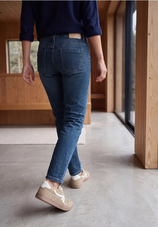 Cecil Mid waist straight leg jeans in a casual fit 30" leg 381566