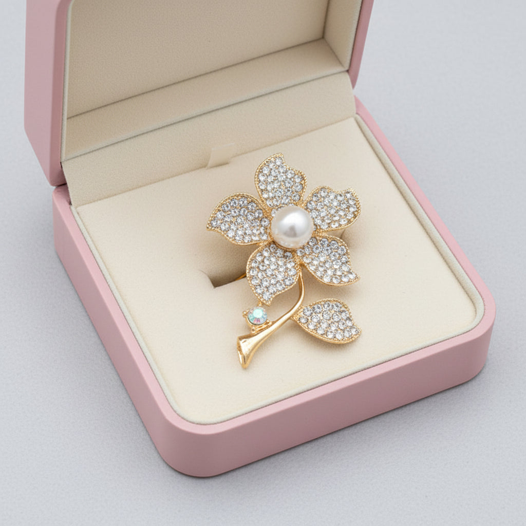 Gift boxed Gold and Pearl detail brooch Bc150