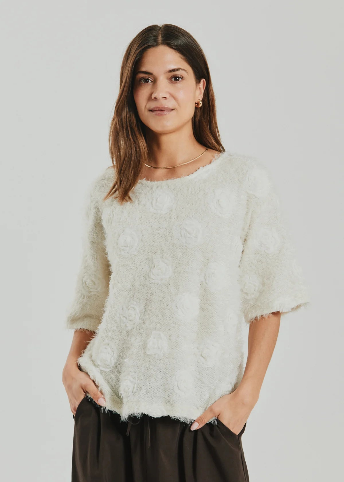Free/Quent Shaggy look sweater with 3d flower detail Moonbeam Beige 211503