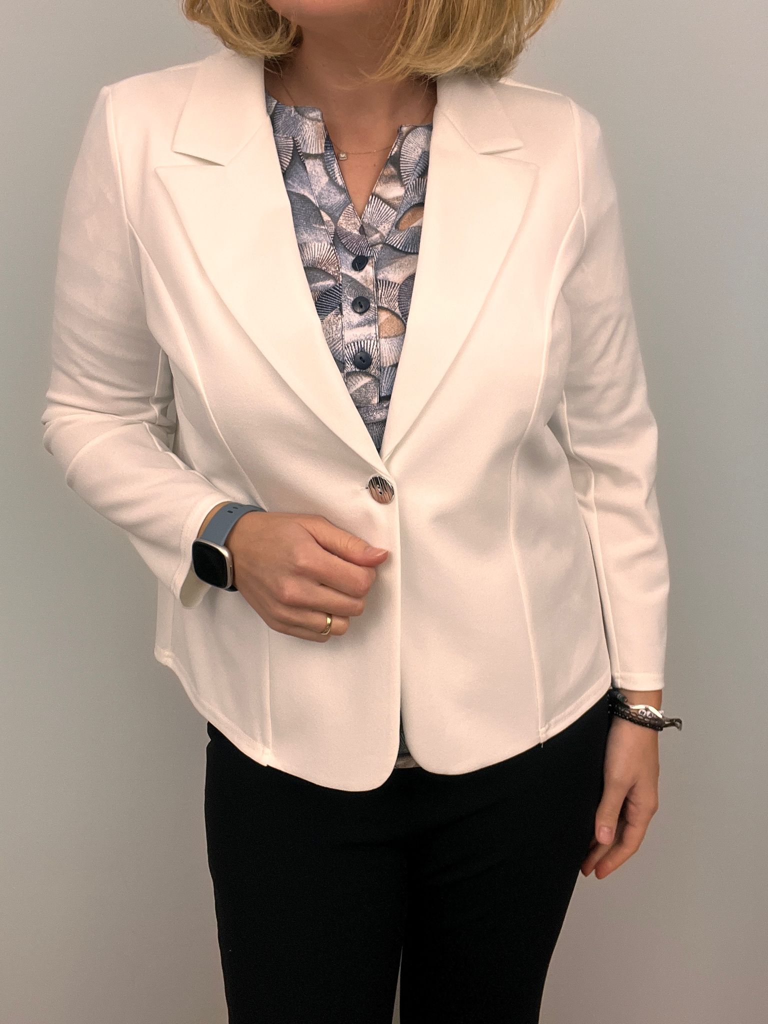 Dorothy single breast jacket in all colours