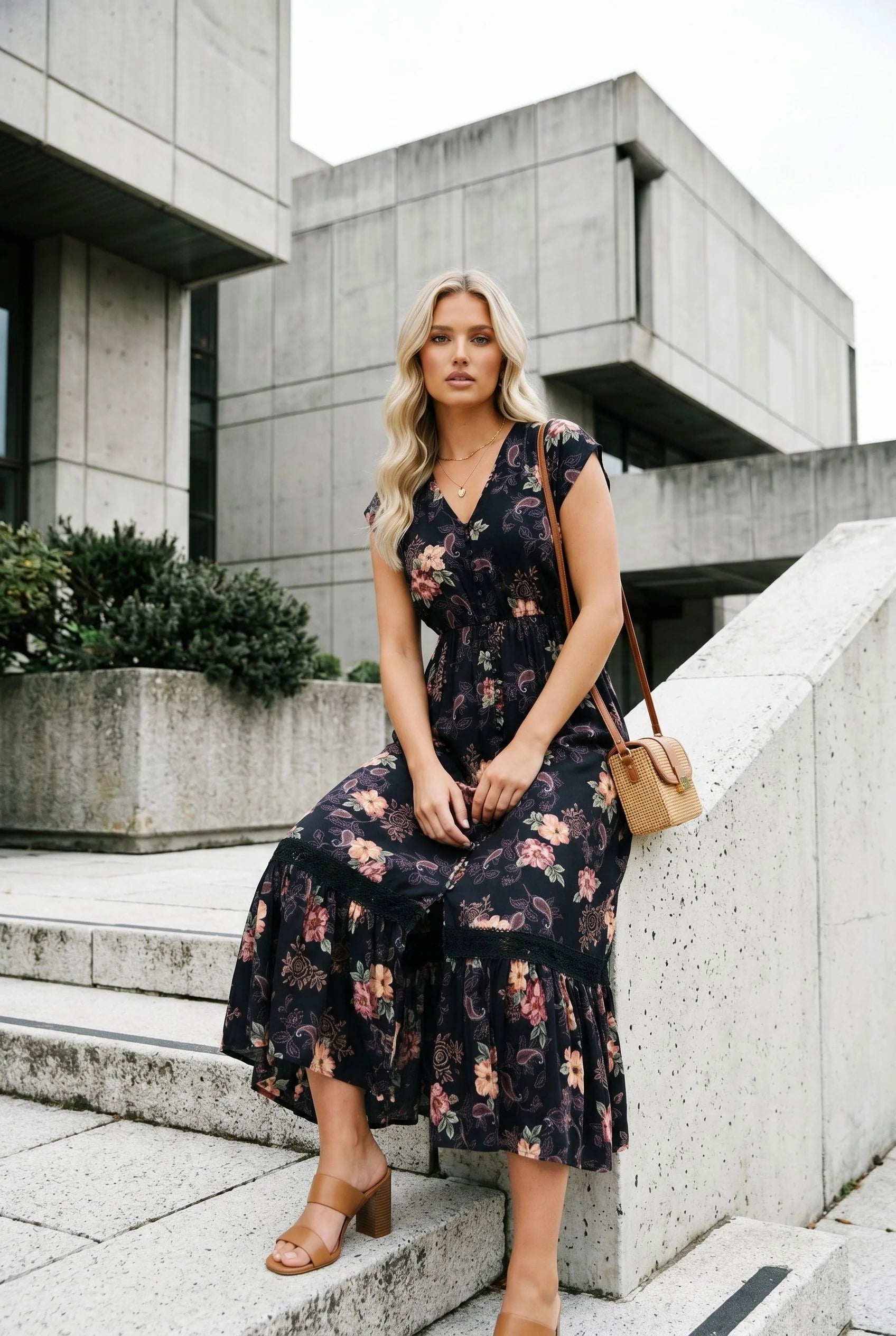 Stella Morgan Button Through Floral Print Midi Dress in Navy D525027