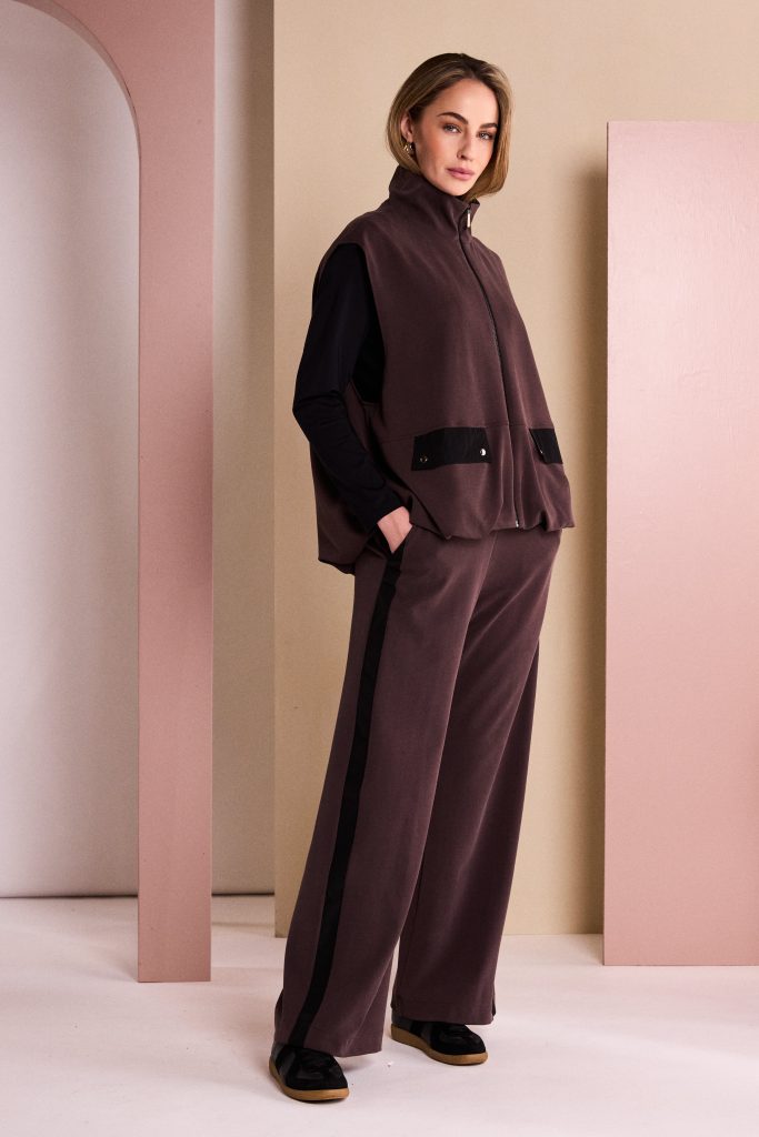 Naya Wide Leg Pull Up Trouser With Contrast Panel in Choko Naw26306