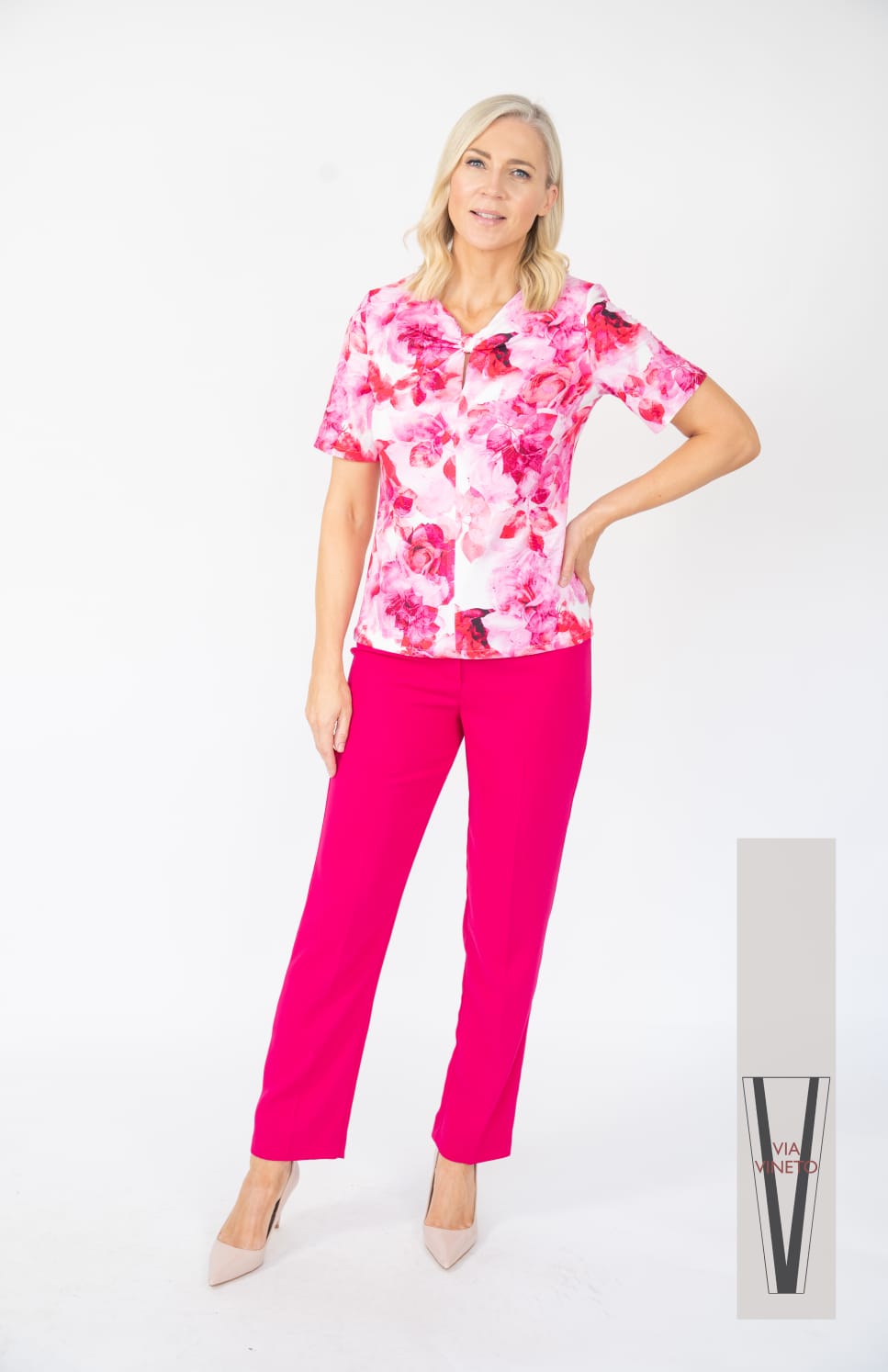 Via Veneto Sandy Short sleeve top with Knot V Neck Pink V410
