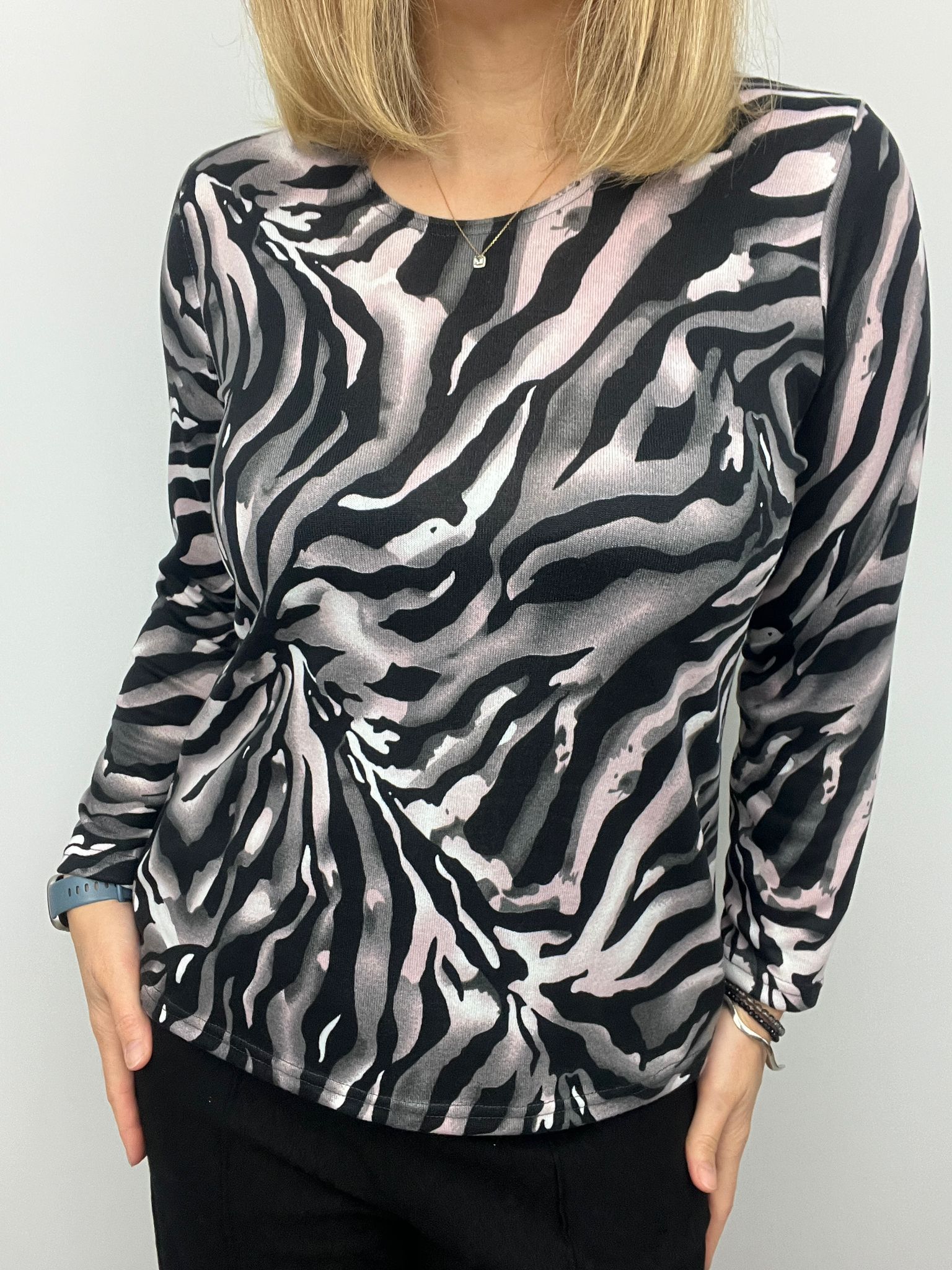 Long Sleeve Fine Knit in black grey and Pink print