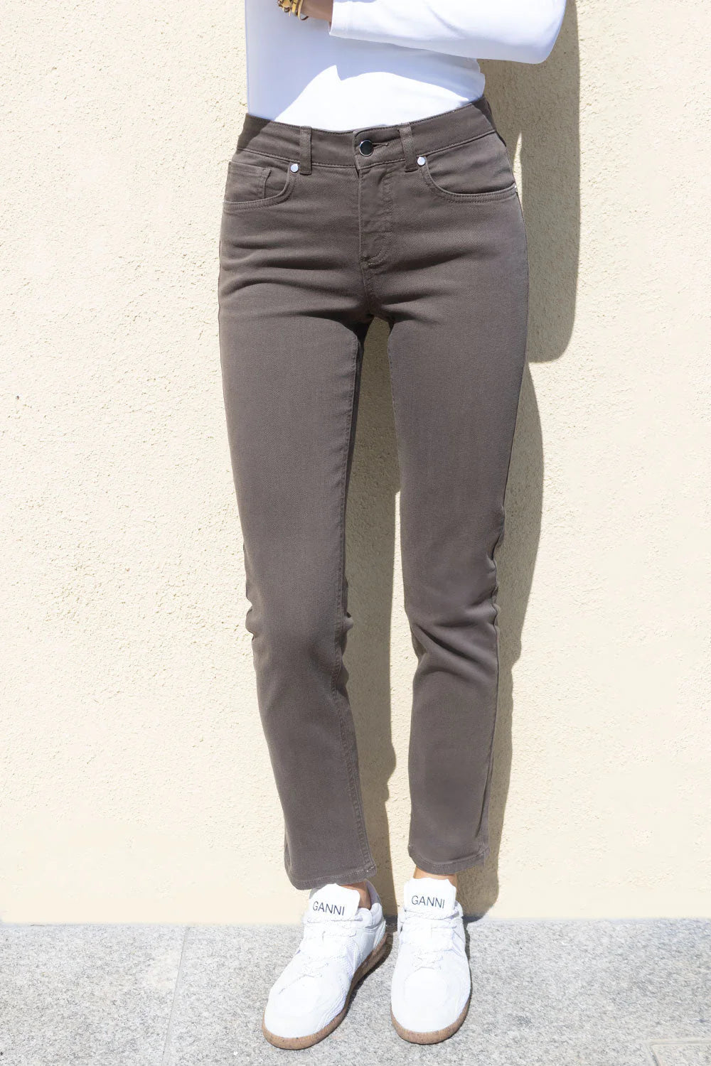 No2morrow Sophie straight leg Jean in Nutmeg 30" leg