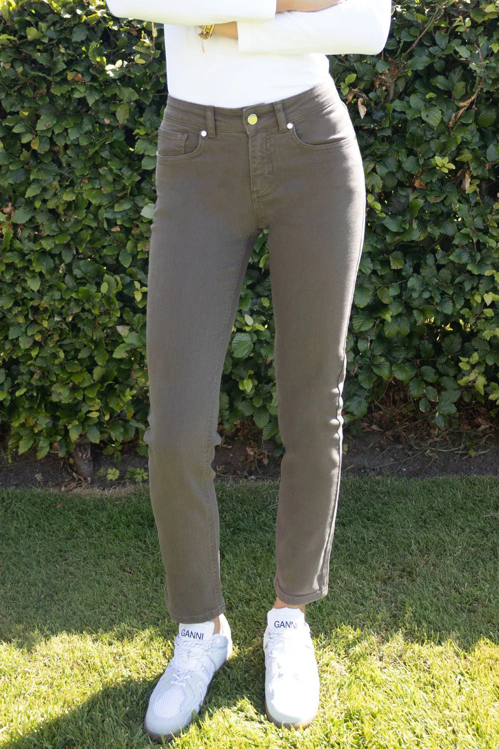 No2morrow Sophie straight leg Jean in Nutmeg 30" leg