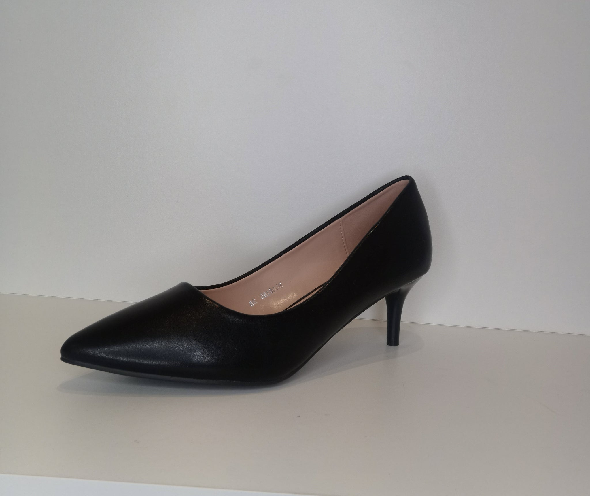 Low heel court shoes Black