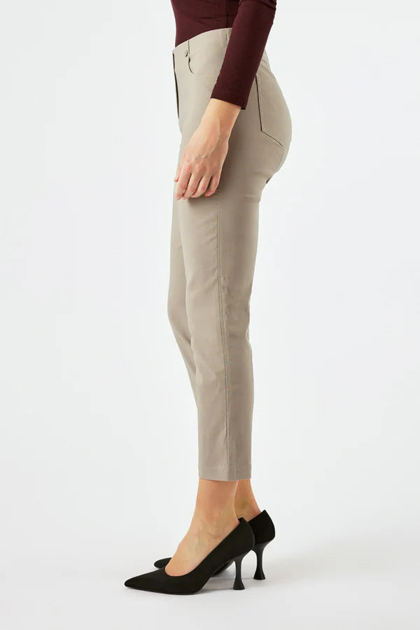 Robell Bella 09 p 7/8 trousers with front and back pockets in Beige 51557 14