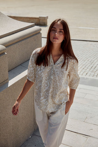 Fransa Cotton short sleeve blouse in neutral print