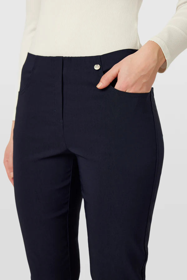 Robell Bella 09 P 7/8 trousers with front and back pockets Navy 51557 69