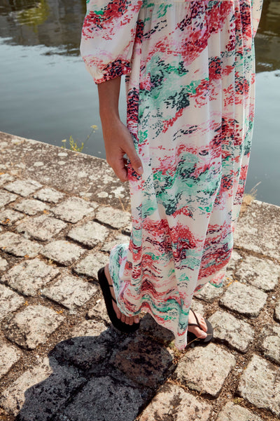Fransa Shirred Maxi dress in oriental print 20613512 Rouge