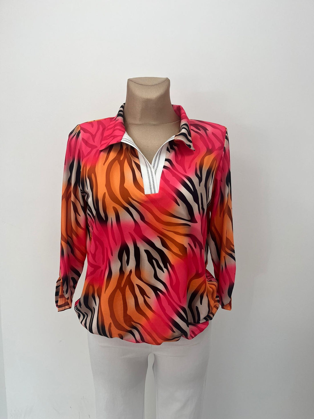 Orange print top V with collar Yew top 32