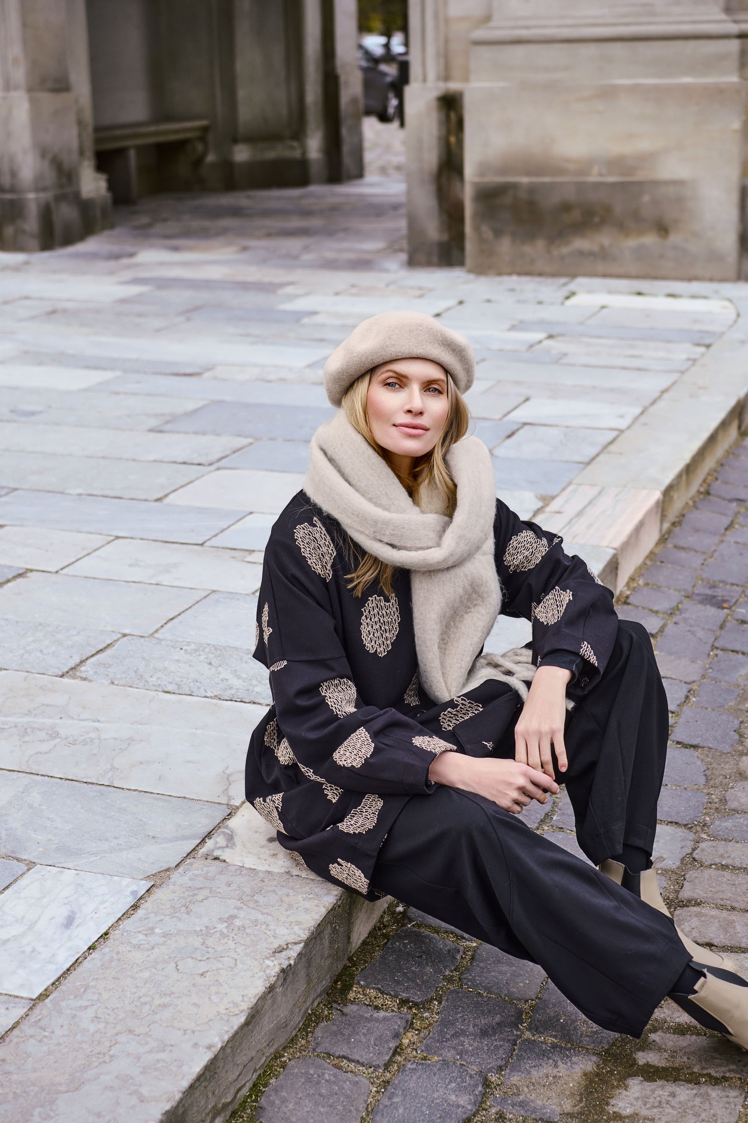 Noen embossed knit coat with pockets  87138