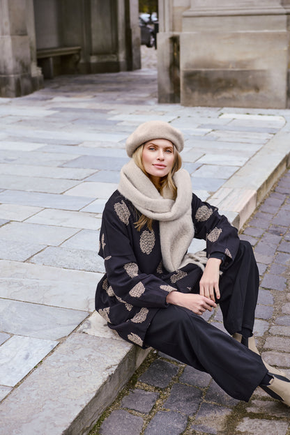 Noen embossed knit coat with pockets  87138