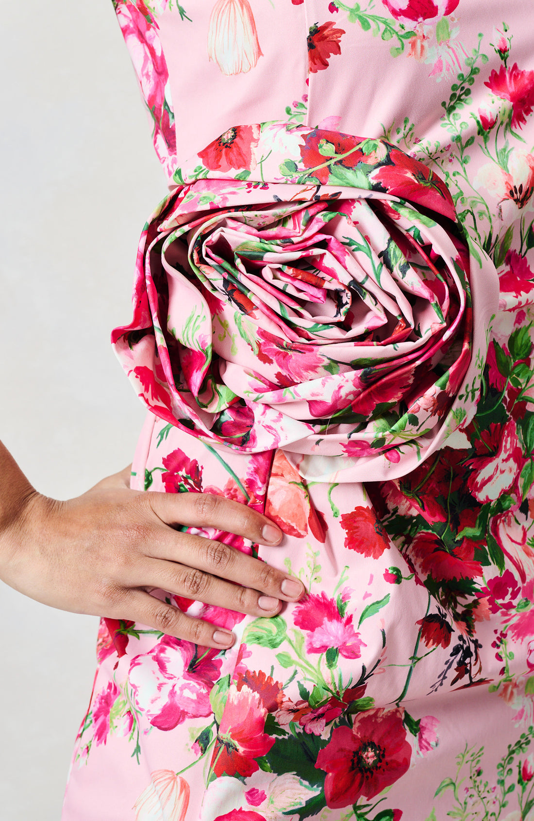 Hope &amp; Ivy Megan The Megan Sleeveless  Midi Pencil Dress with Flower Detail