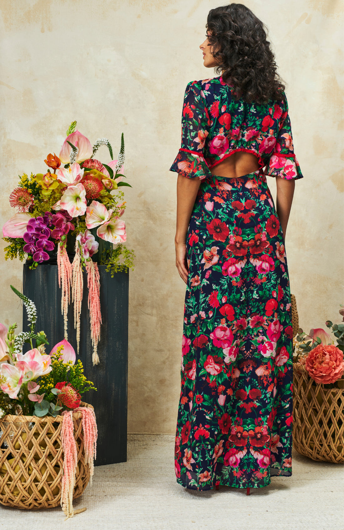 Hope &amp; Ivy Jemma Frill Sleeve Thigh Split Open Back Maxi Dress with Lace Trim