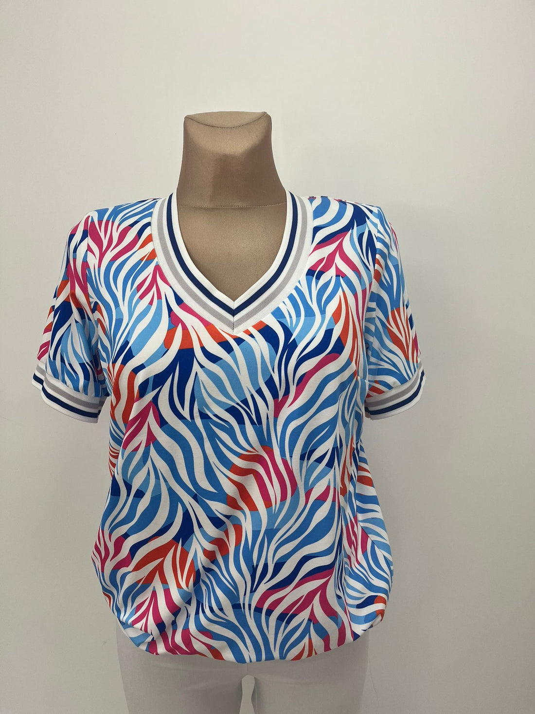 V neck top with sporty neckline Yew top 33