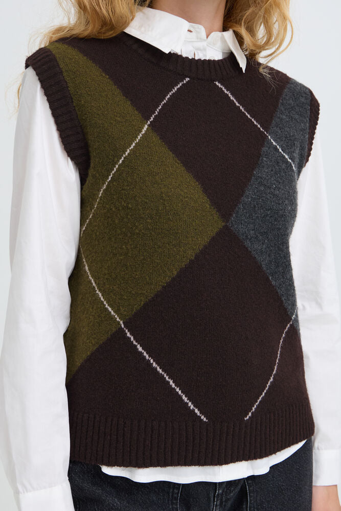Byoung Argyle round neck sleeveless knit in Green and Brown print  20819497