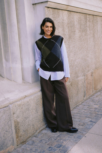 Byoung Argyle round neck sleeveless knit in Green and Brown print  20819497
