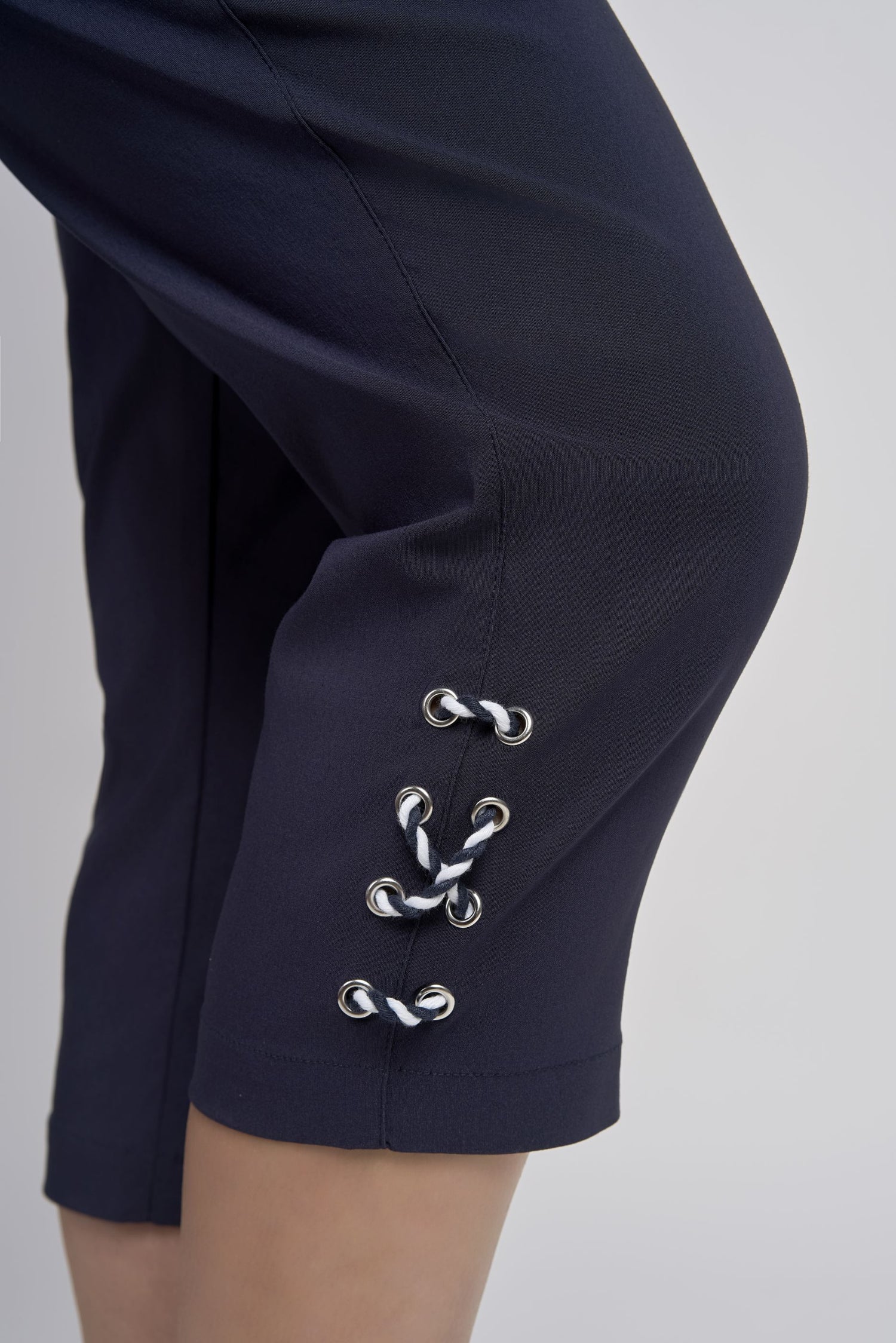 Pinns Bengaline Crop Trousers with Zip pockets and Hem Detail  724C