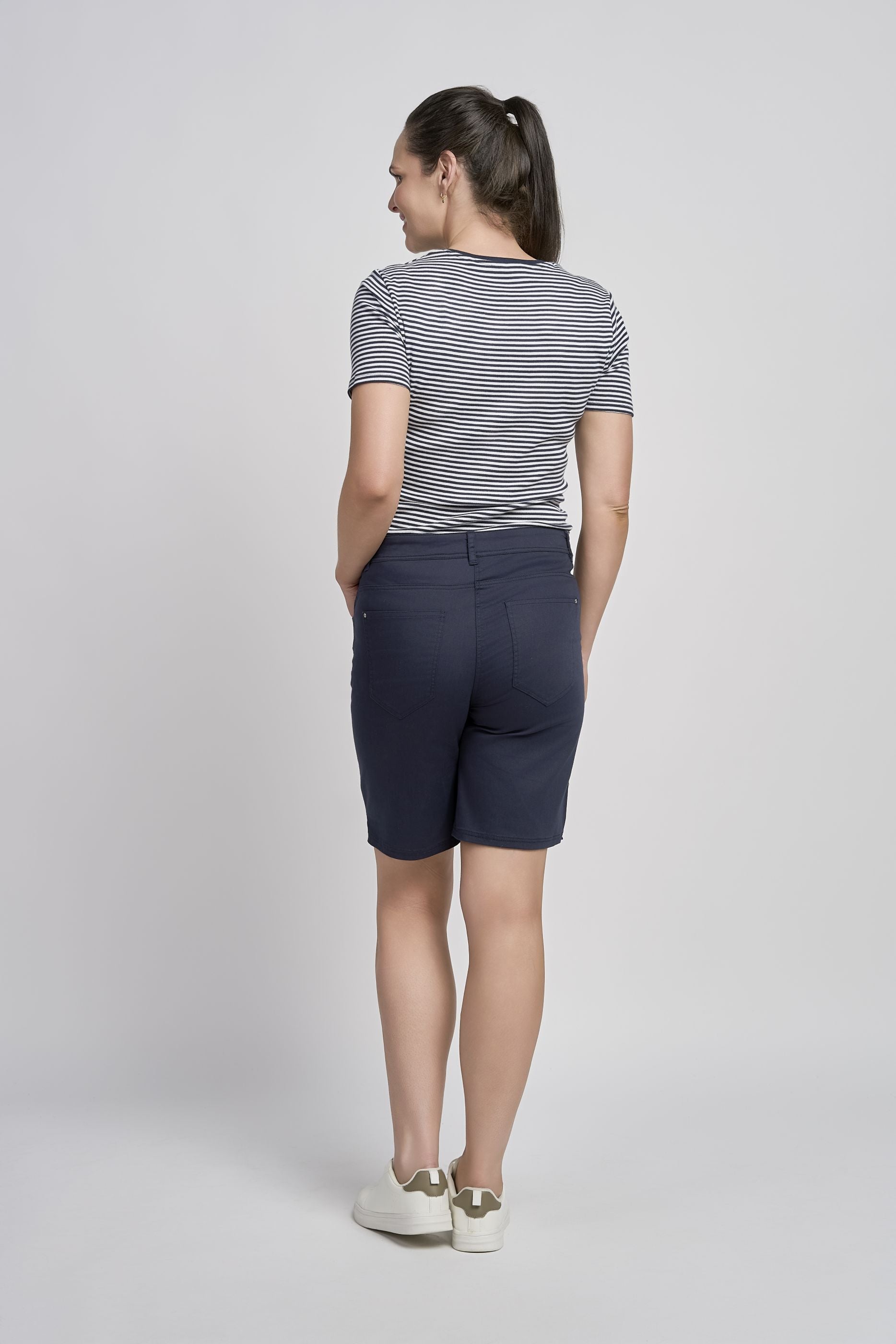Pinns 735Sh Lyocell shorts in Navy