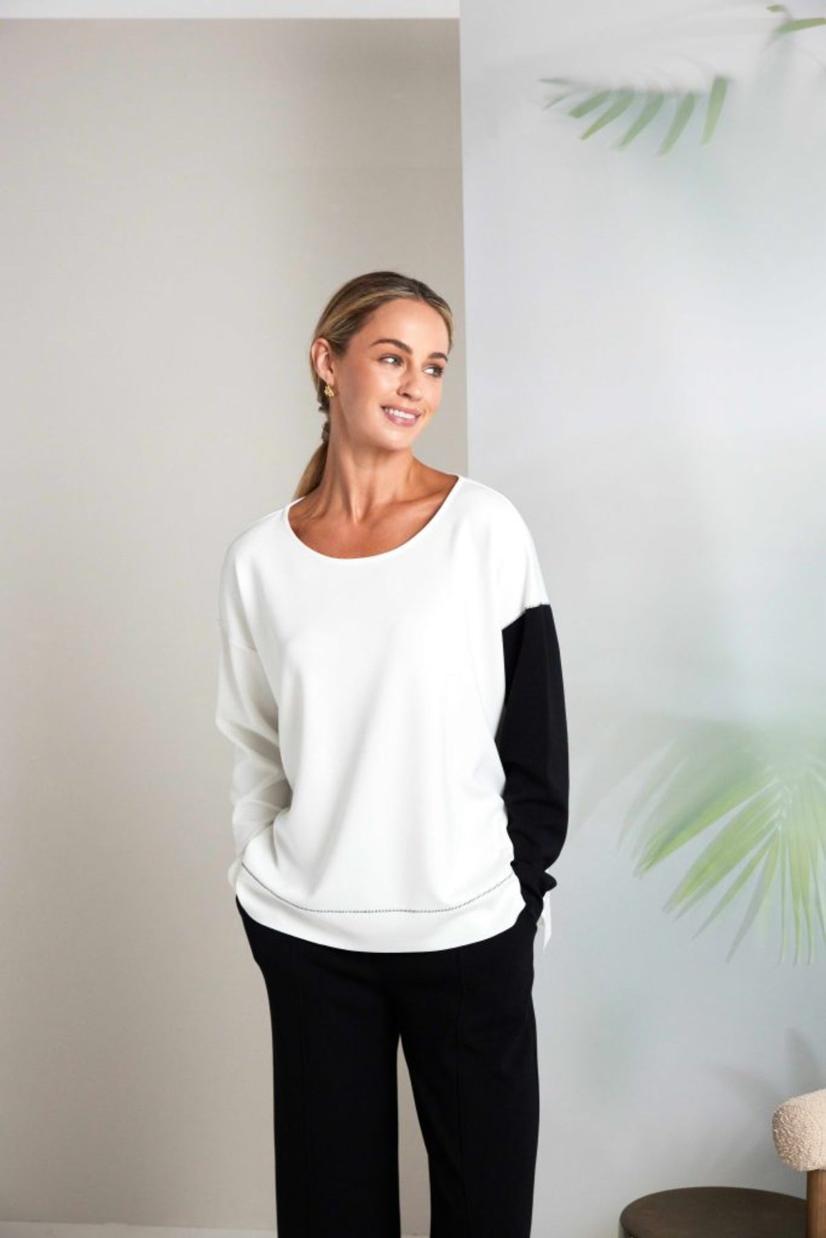 Naya Contrast sleeve sweatshirt Nas26228
