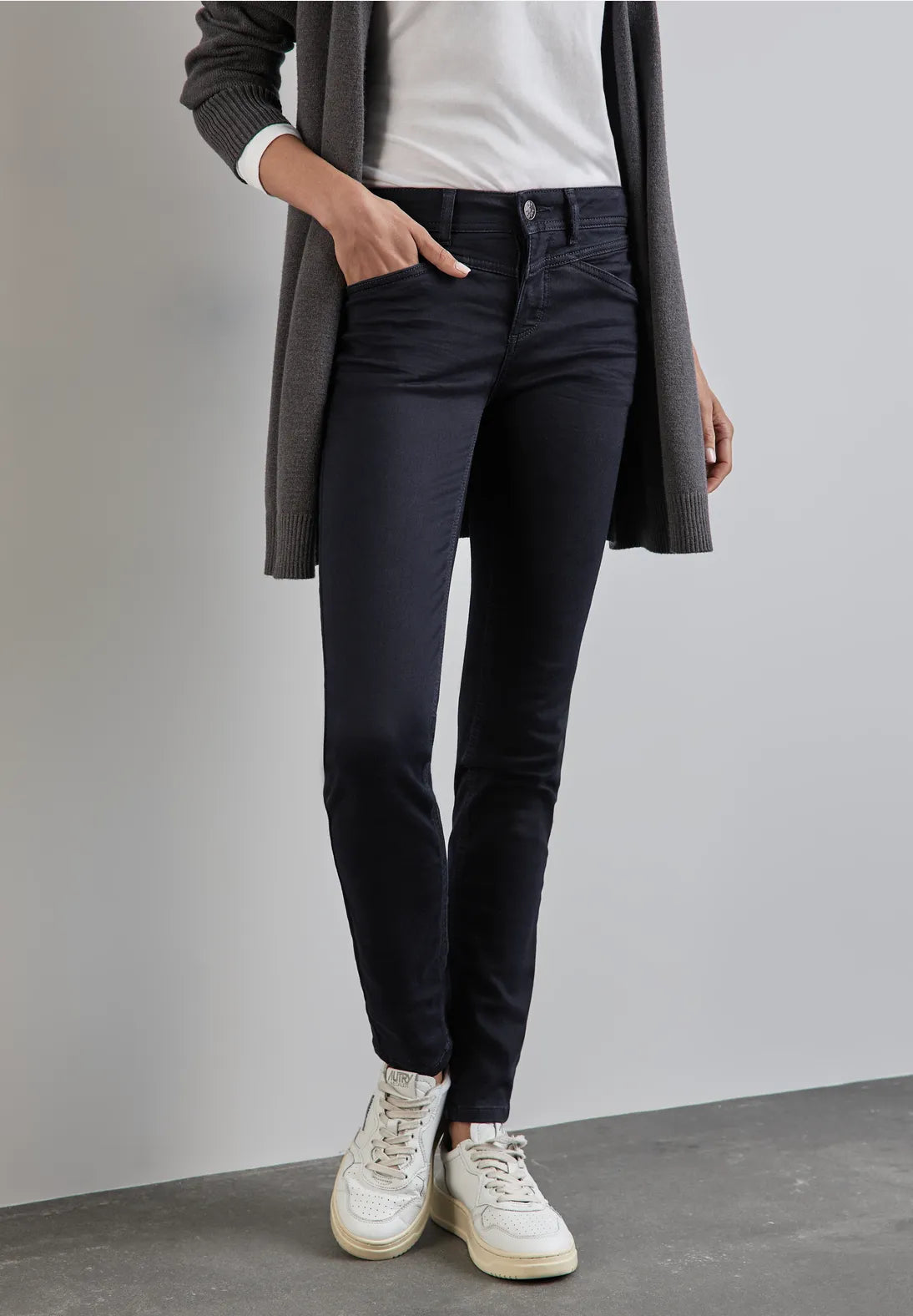 Street One Thermal High Waist Denim Jeggins 28" leg. Black