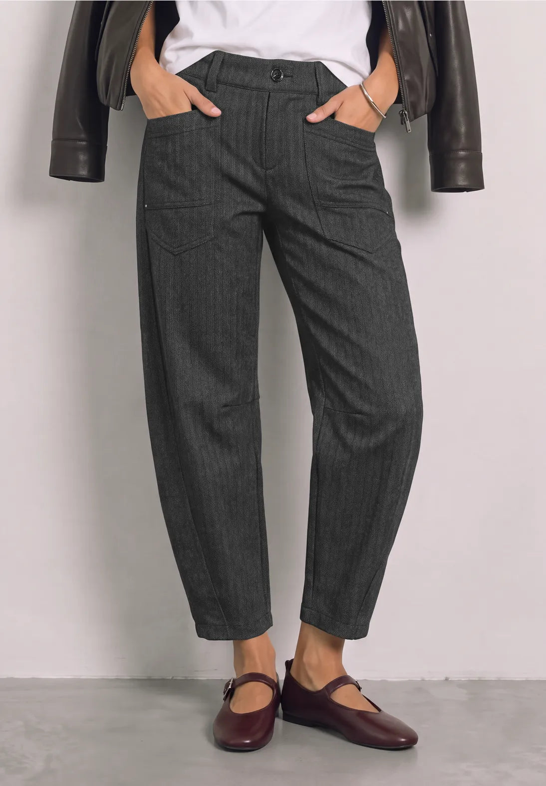 Street One High-waisted herringbone barrel-leg trousers with elasticated waistband  381471