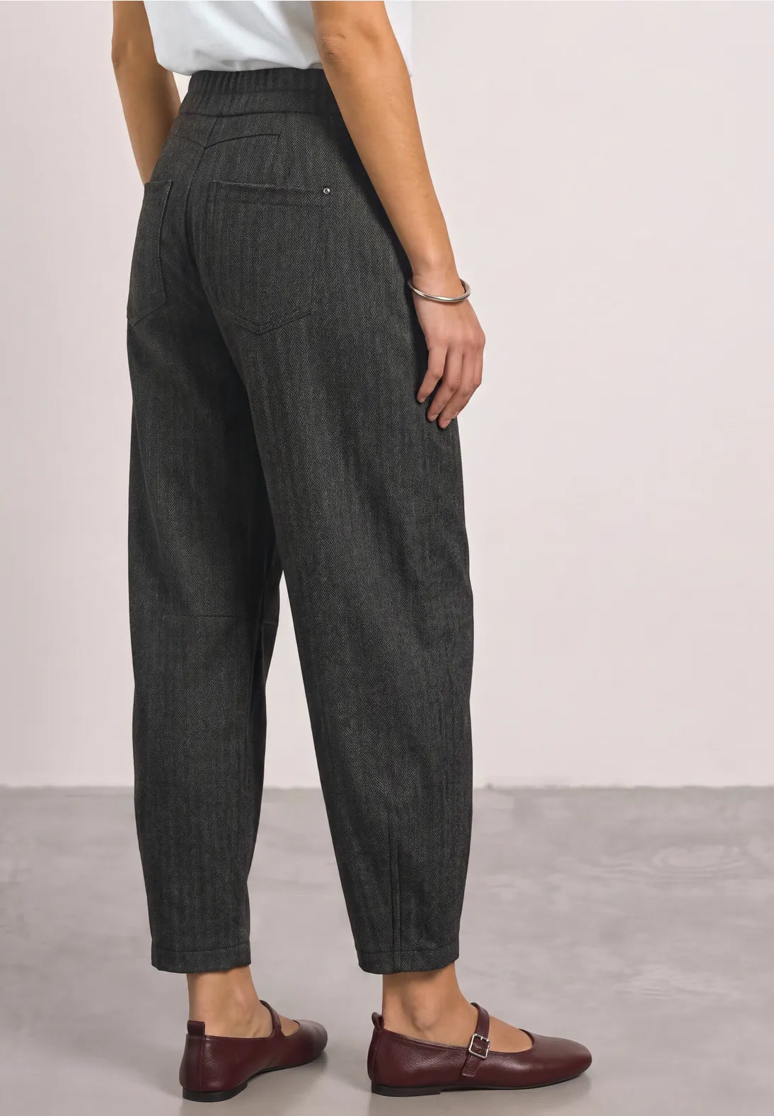Street One High-waisted herringbone barrel-leg trousers with elasticated waistband  381471