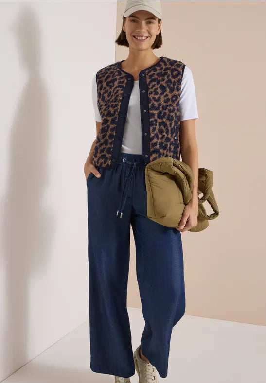 Cecil Teddy vest with softshell details and leopard print 220339