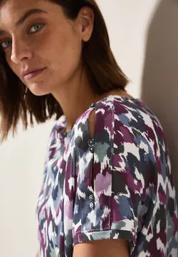 Ceci Cotton  print T shirt with shoulder button detail 323364