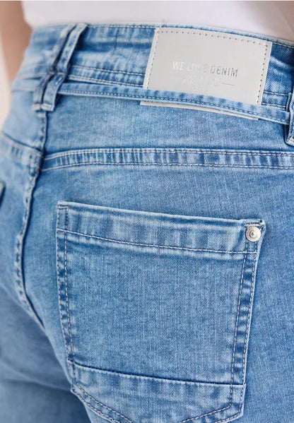 Cecil High waist 26" straight leg jeans with a loose fit 380668