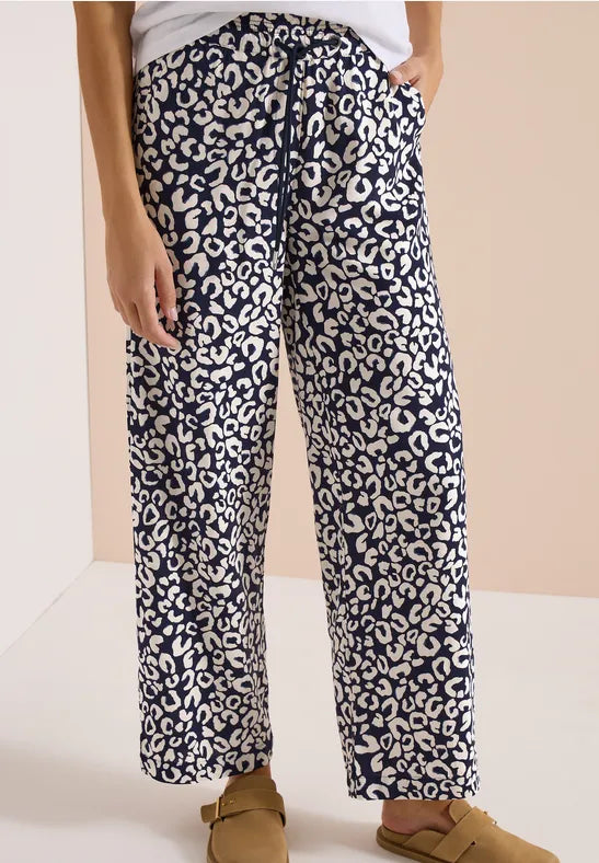 Cecil Wide leg trousers in a loose fit with a leopard print 380826