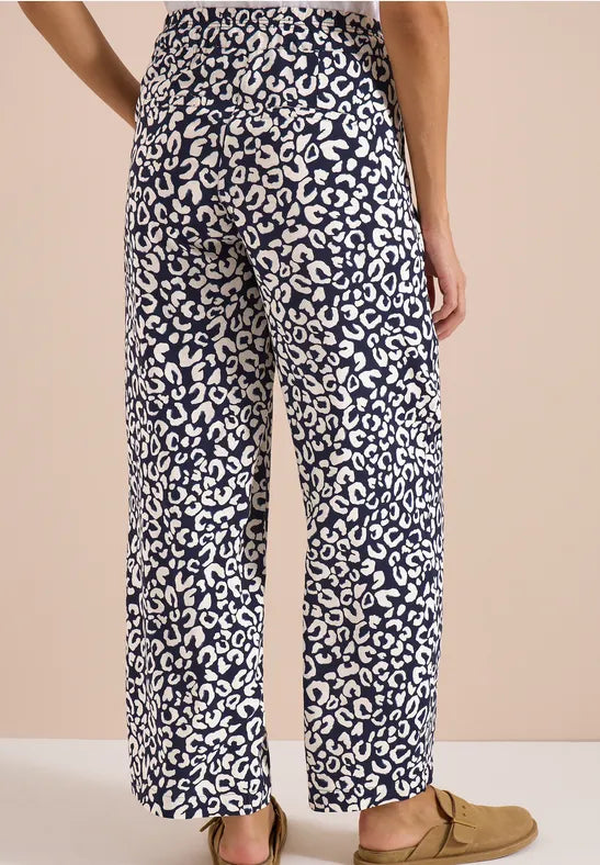 Cecil Wide leg trousers in a loose fit with a leopard print 380826