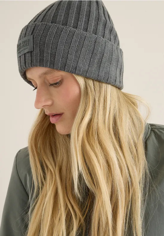 Cecil knitted Beanie hat with Logo in Olive Green  572817