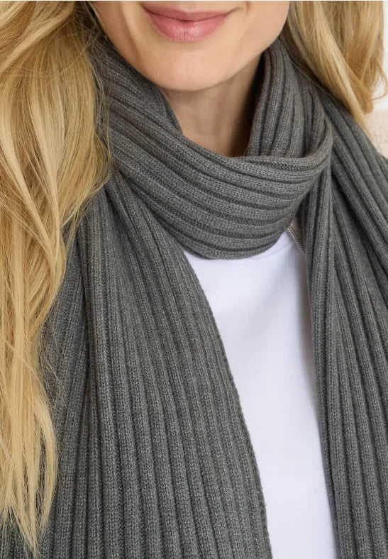 Cecil long knit scarf in Olive Green 572818