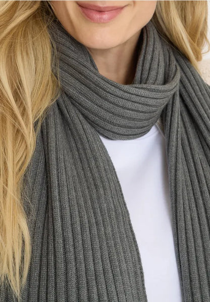 Cecil long knit scarf in Olive Green 572818