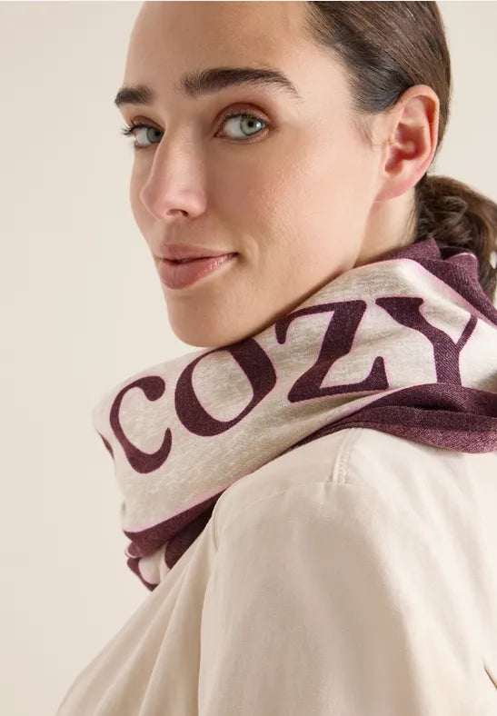 Cecil cozy print loop scarf in eggplant red  572935