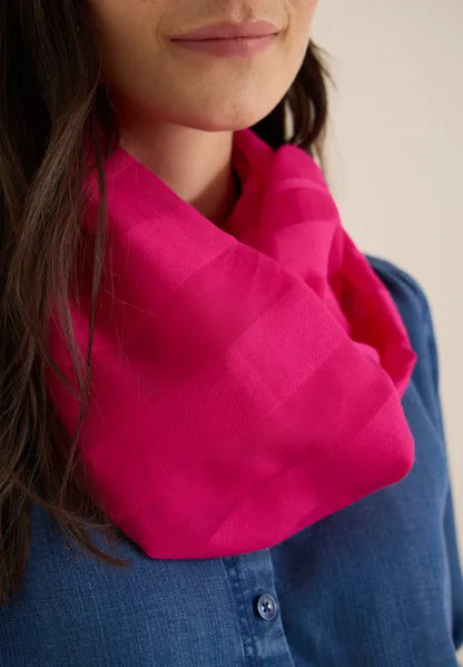 Cecil solid loop scarf in pink or navy 573084