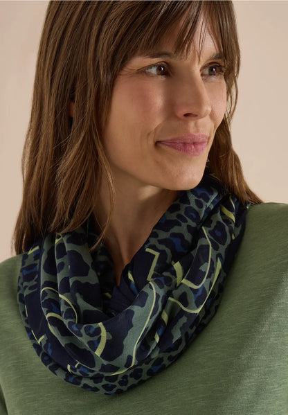 Cecil loop scarf wlith leopard print in Green  573237